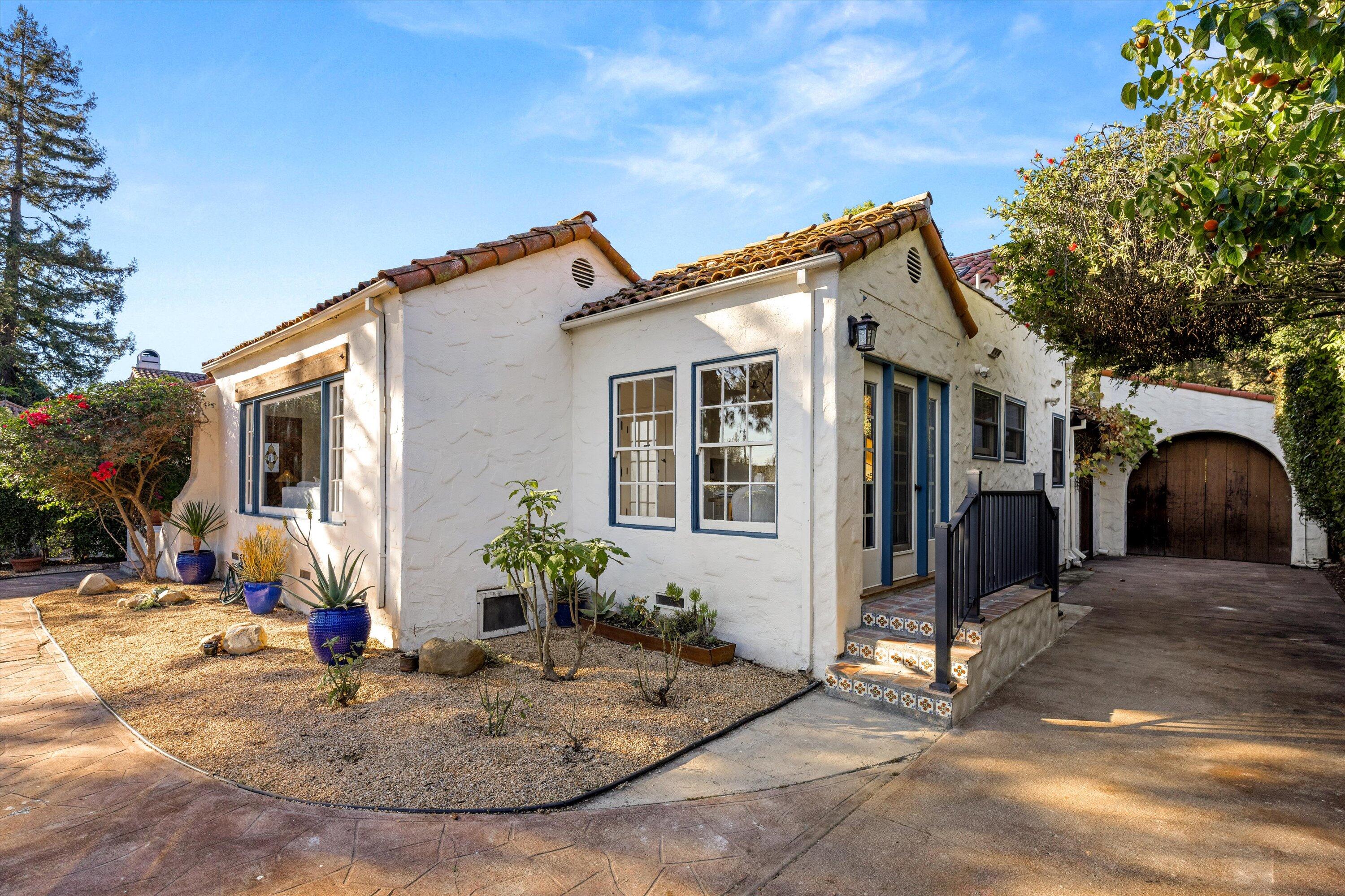 2922 Paseo Del Refugio