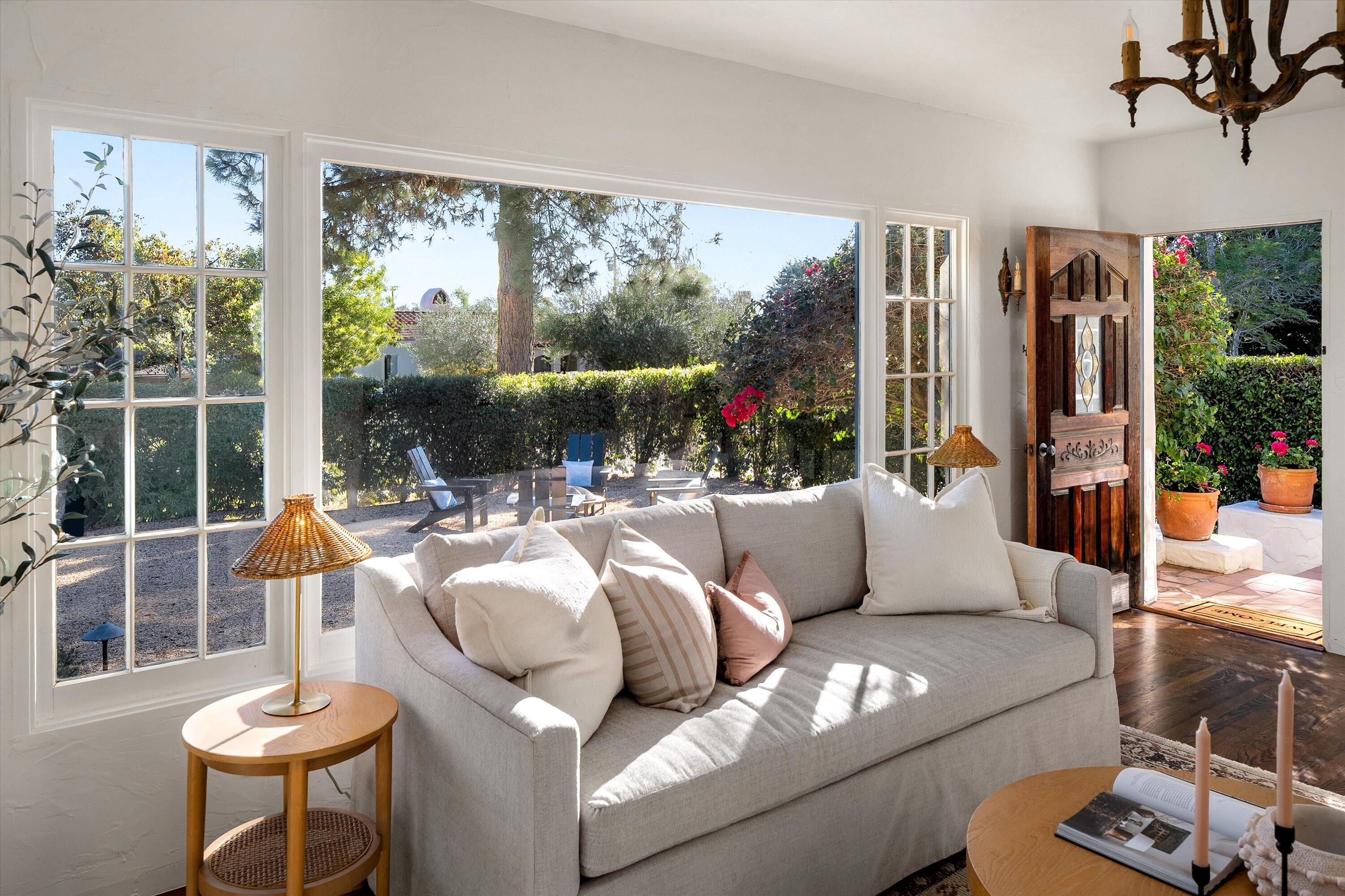 2922 Paseo Del Refugio