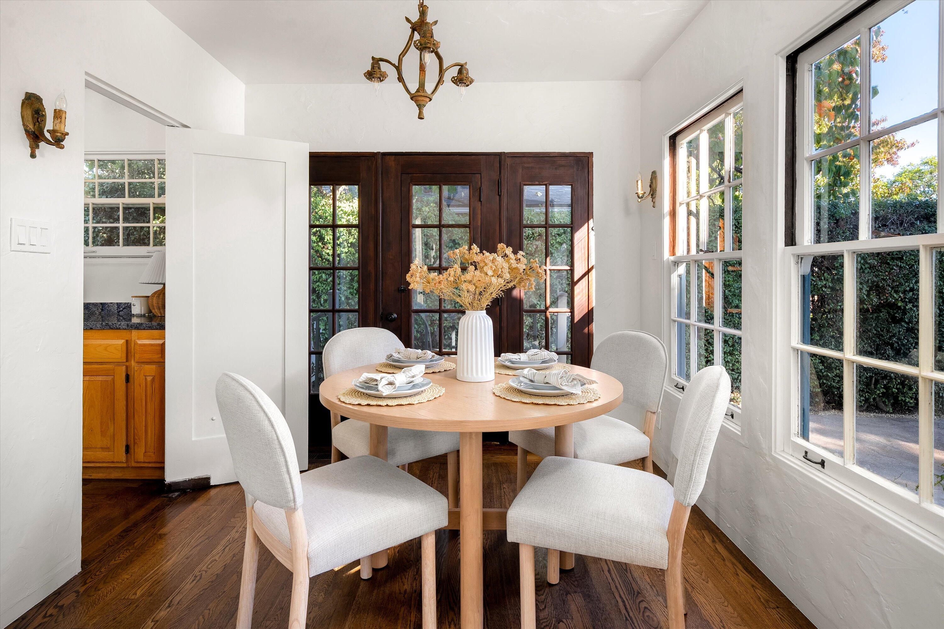 2922 Paseo Del Refugio