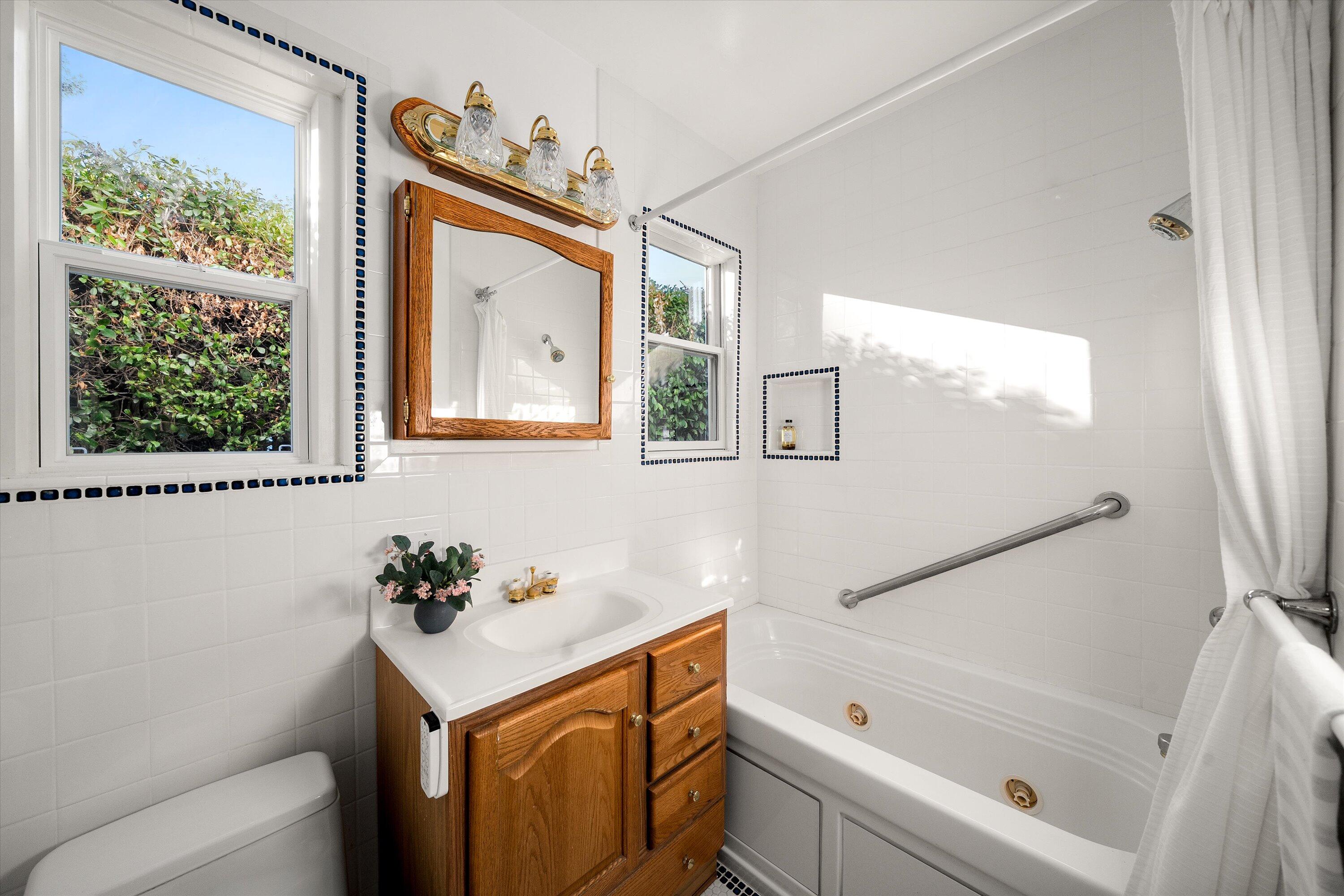 2922 Paseo Del Refugio