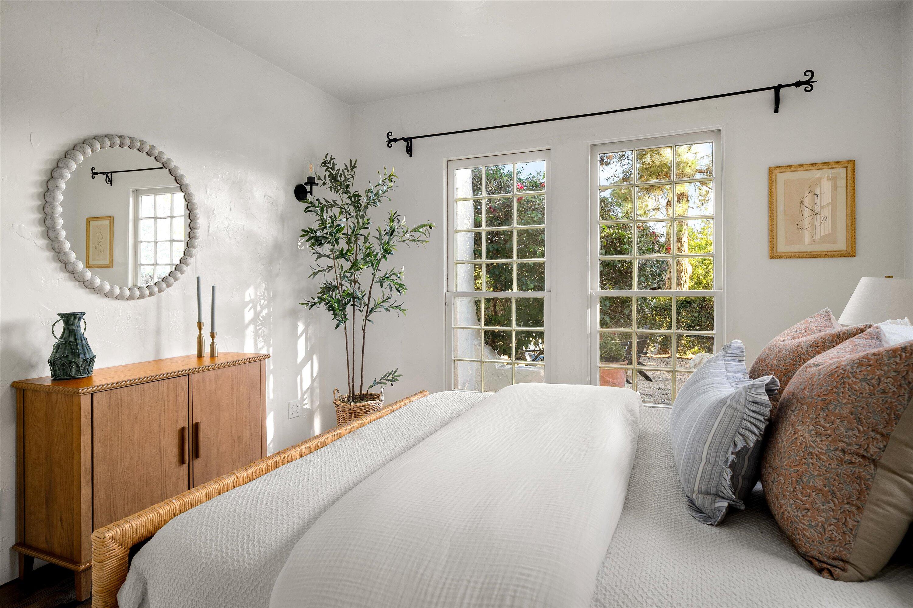 2922 Paseo Del Refugio