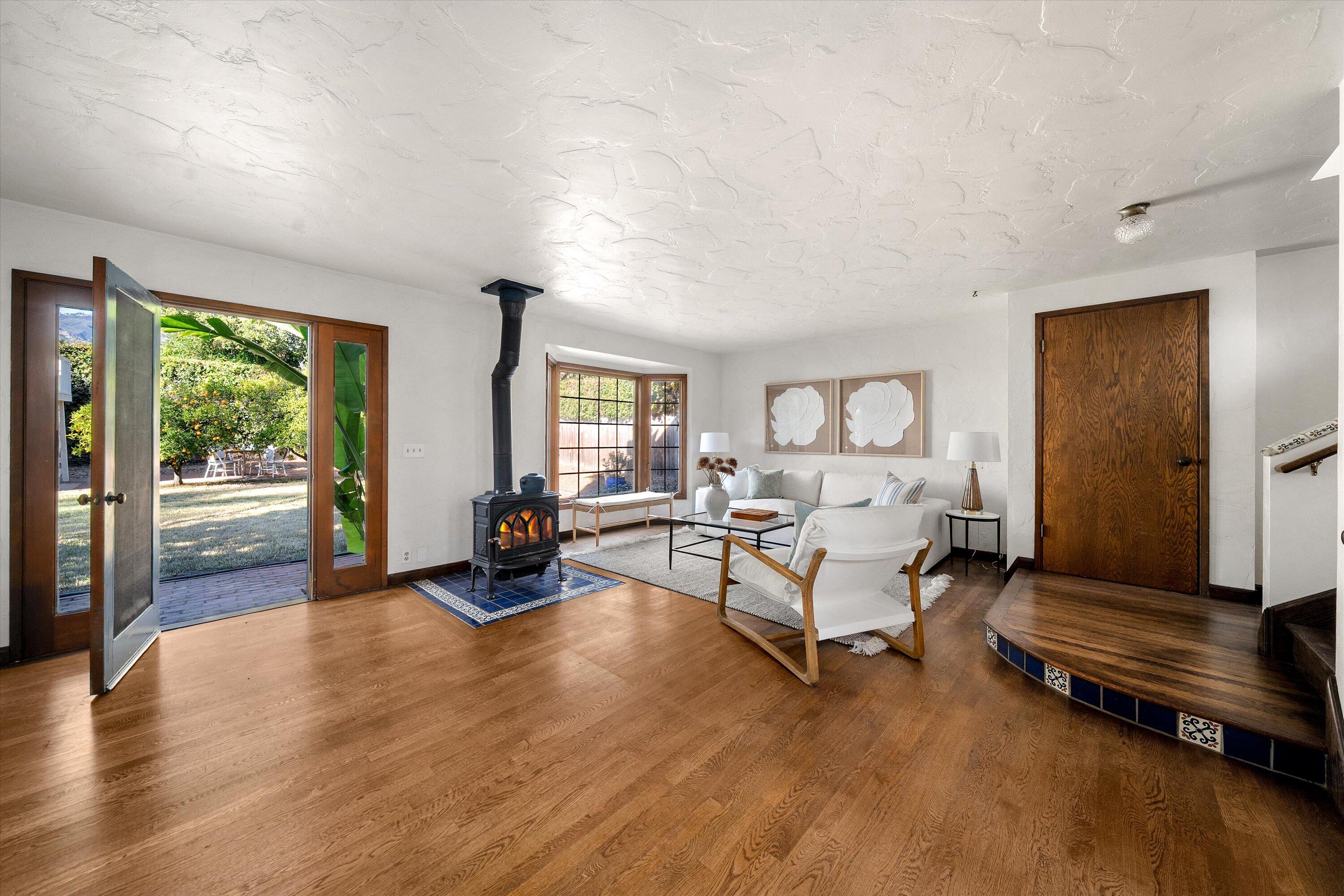 2922 Paseo Del Refugio