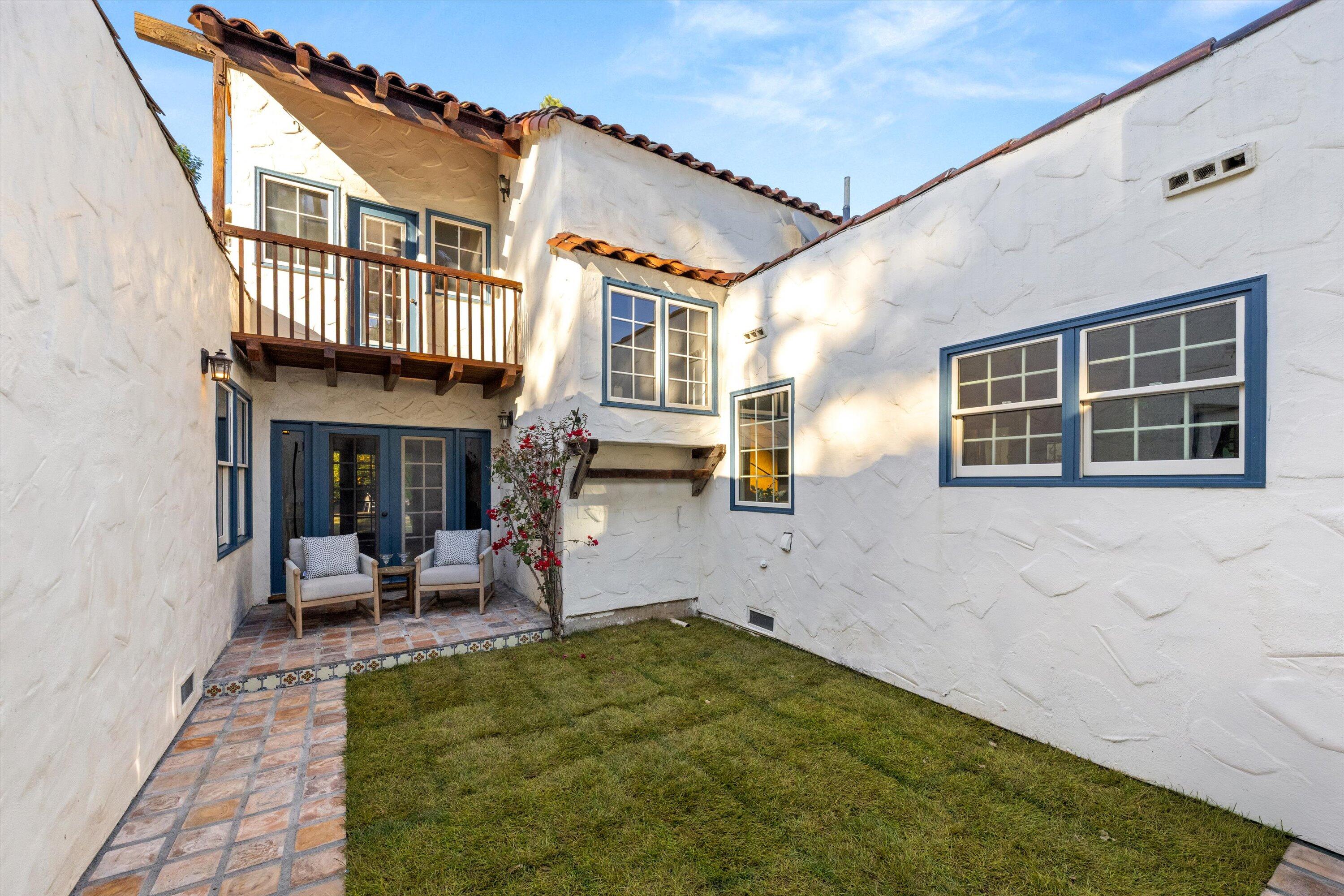 2922 Paseo Del Refugio