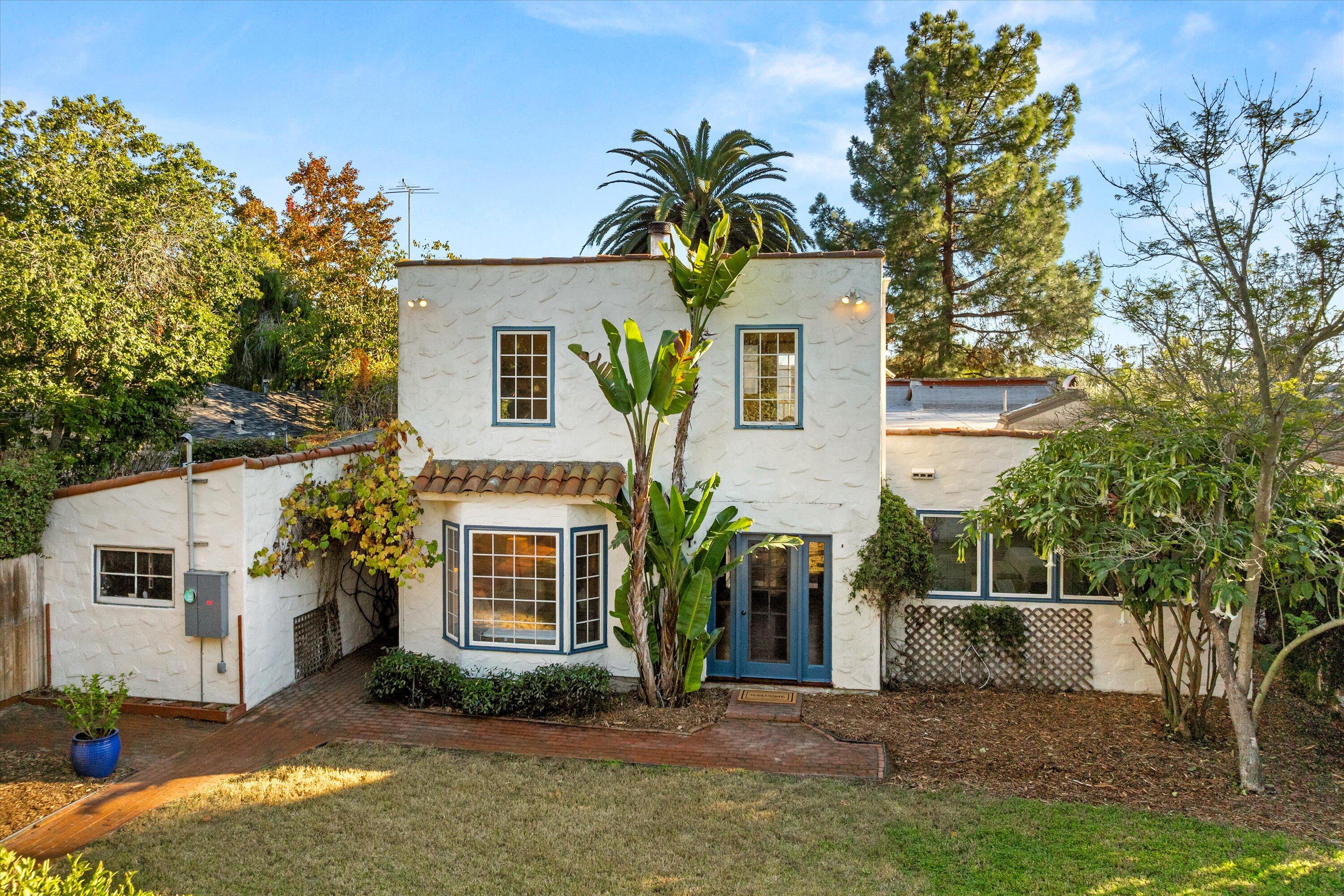 2922 Paseo Del Refugio