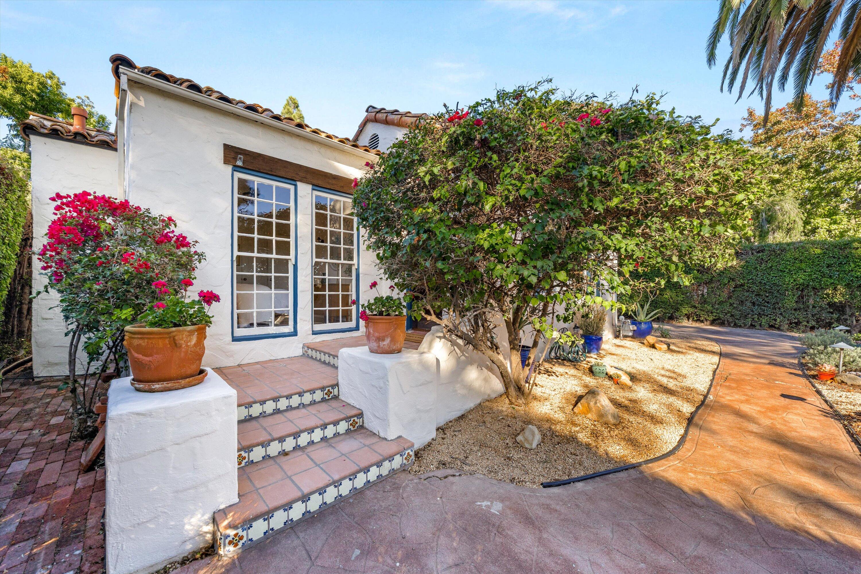 2922 Paseo Del Refugio