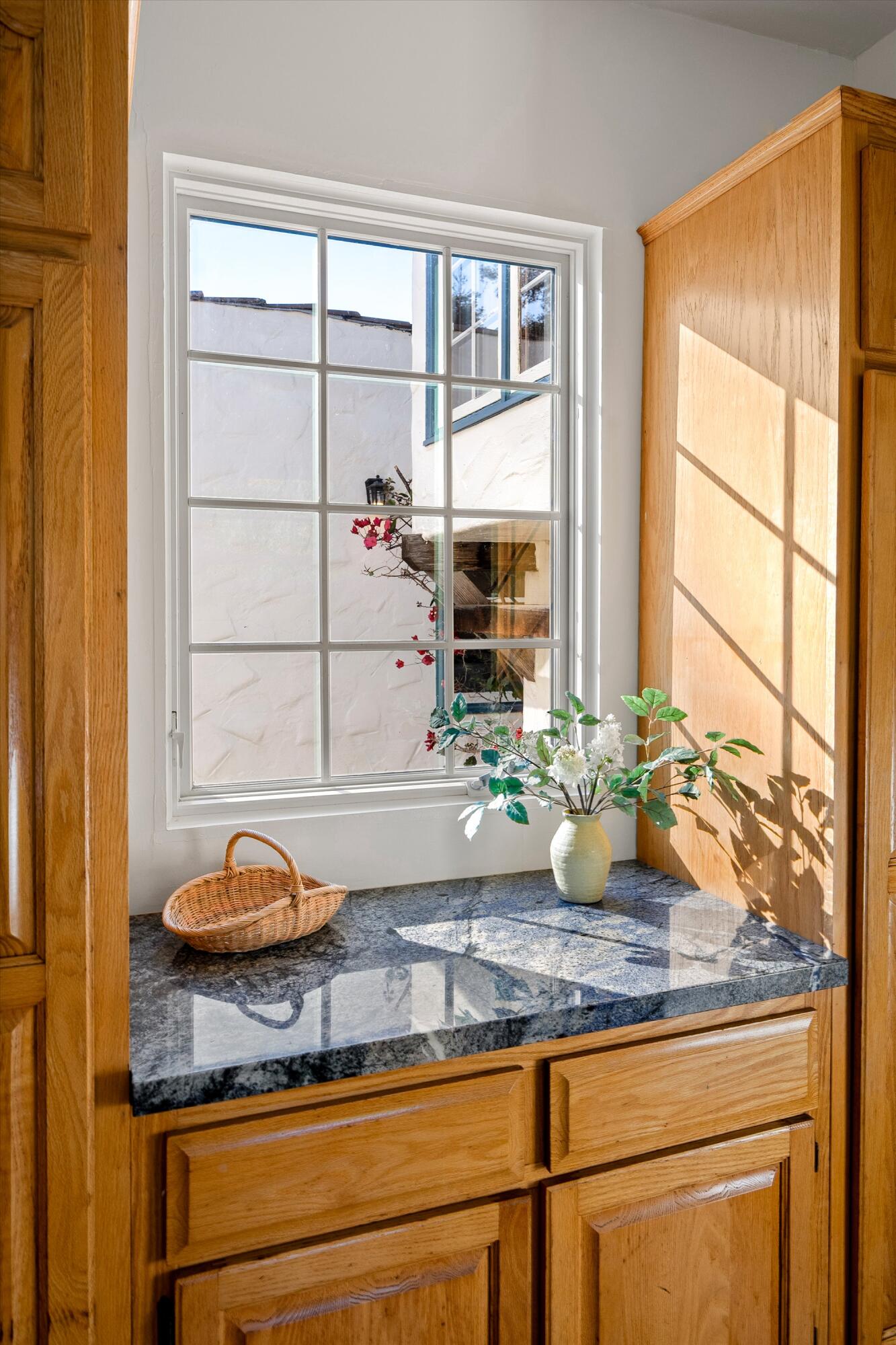 2922 Paseo Del Refugio