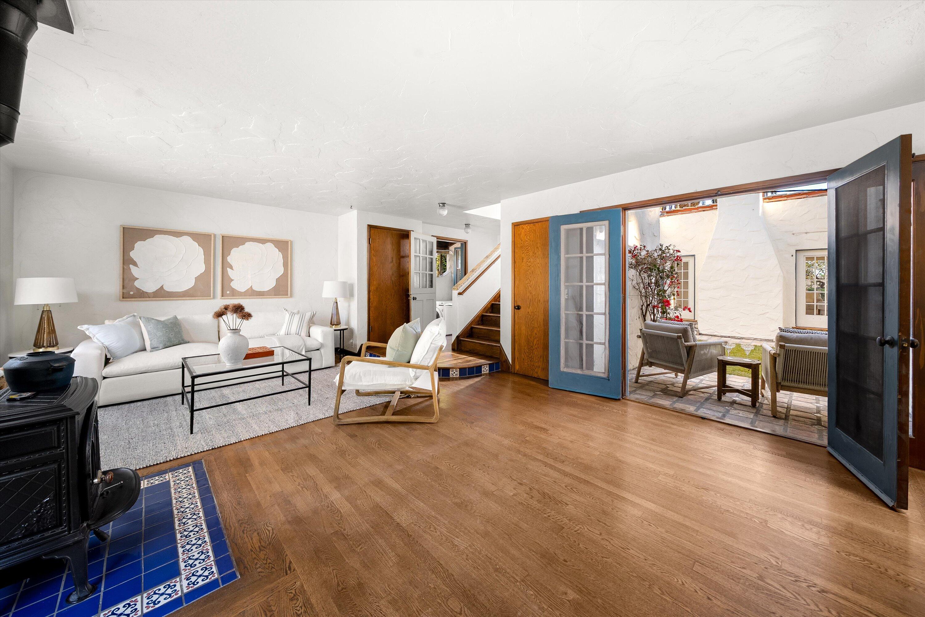 2922 Paseo Del Refugio