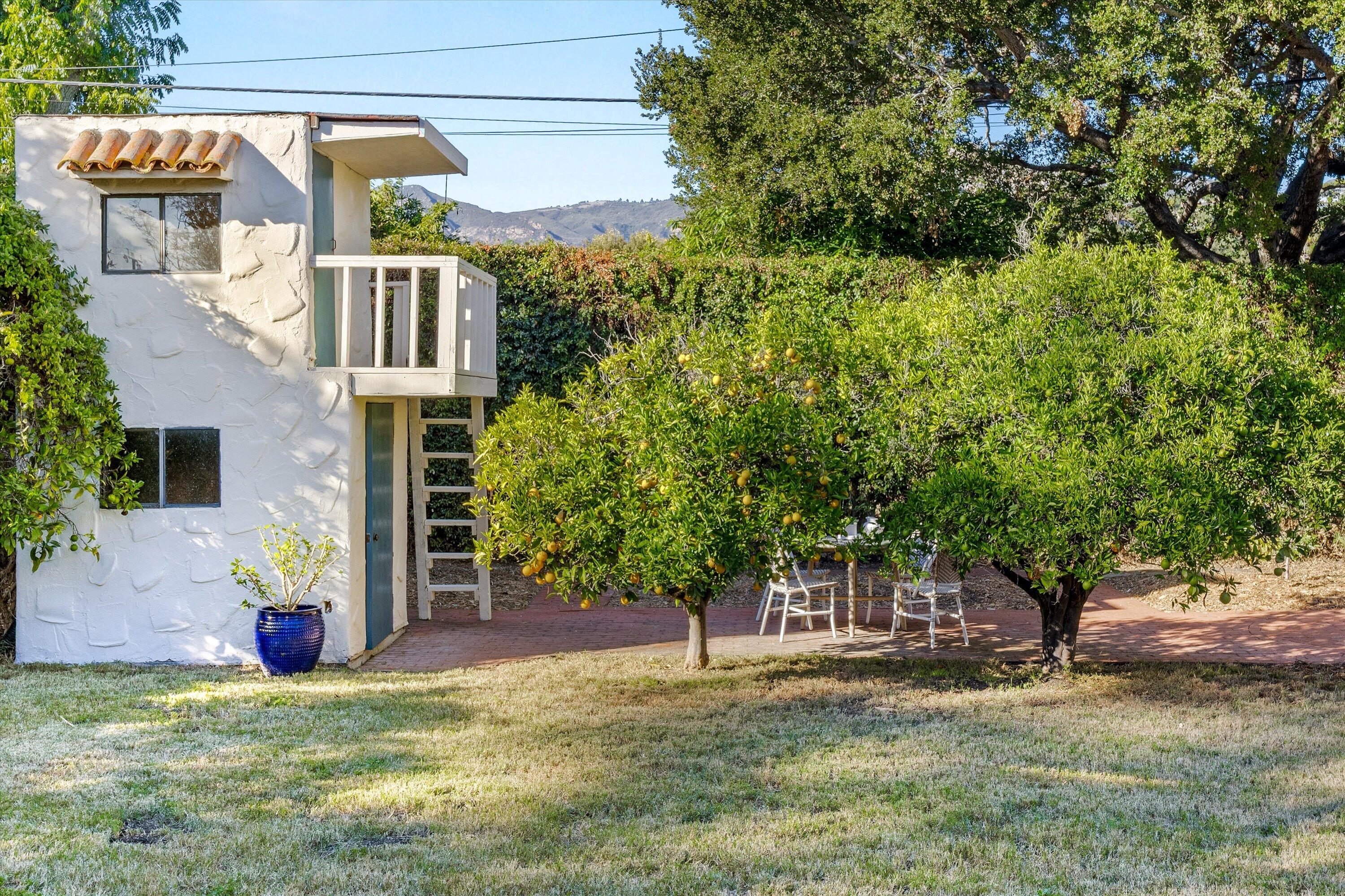 2922 Paseo Del Refugio