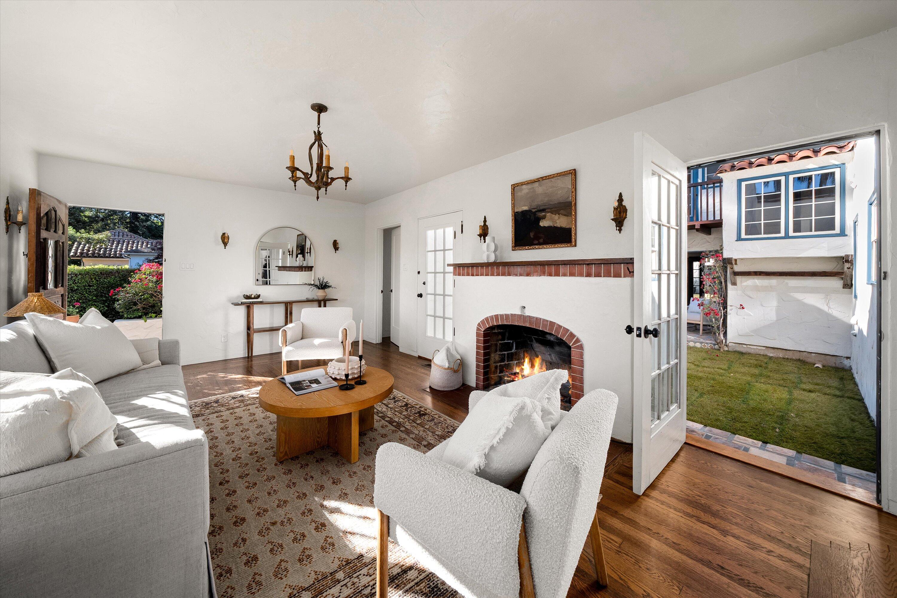 2922 Paseo Del Refugio