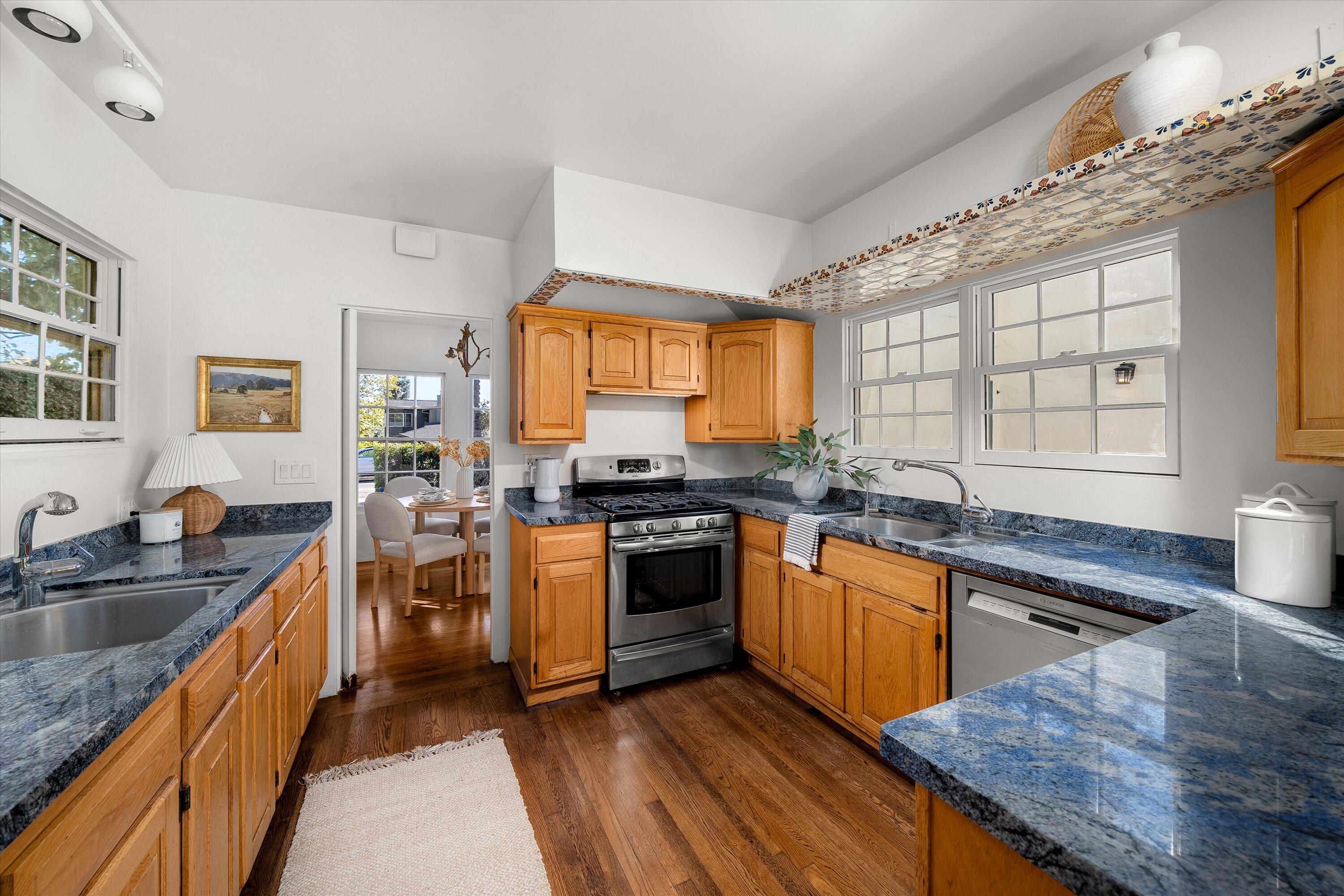 2922 Paseo Del Refugio