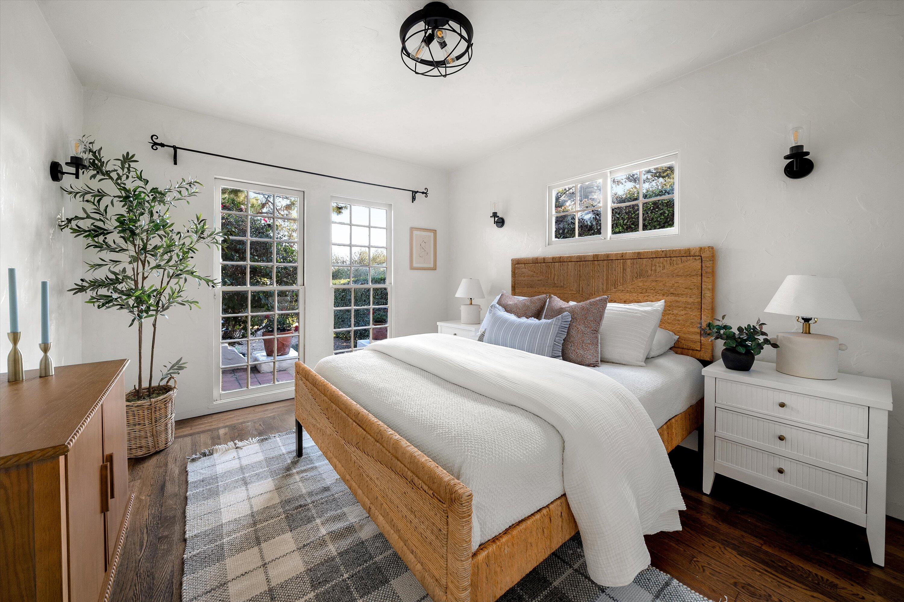 2922 Paseo Del Refugio