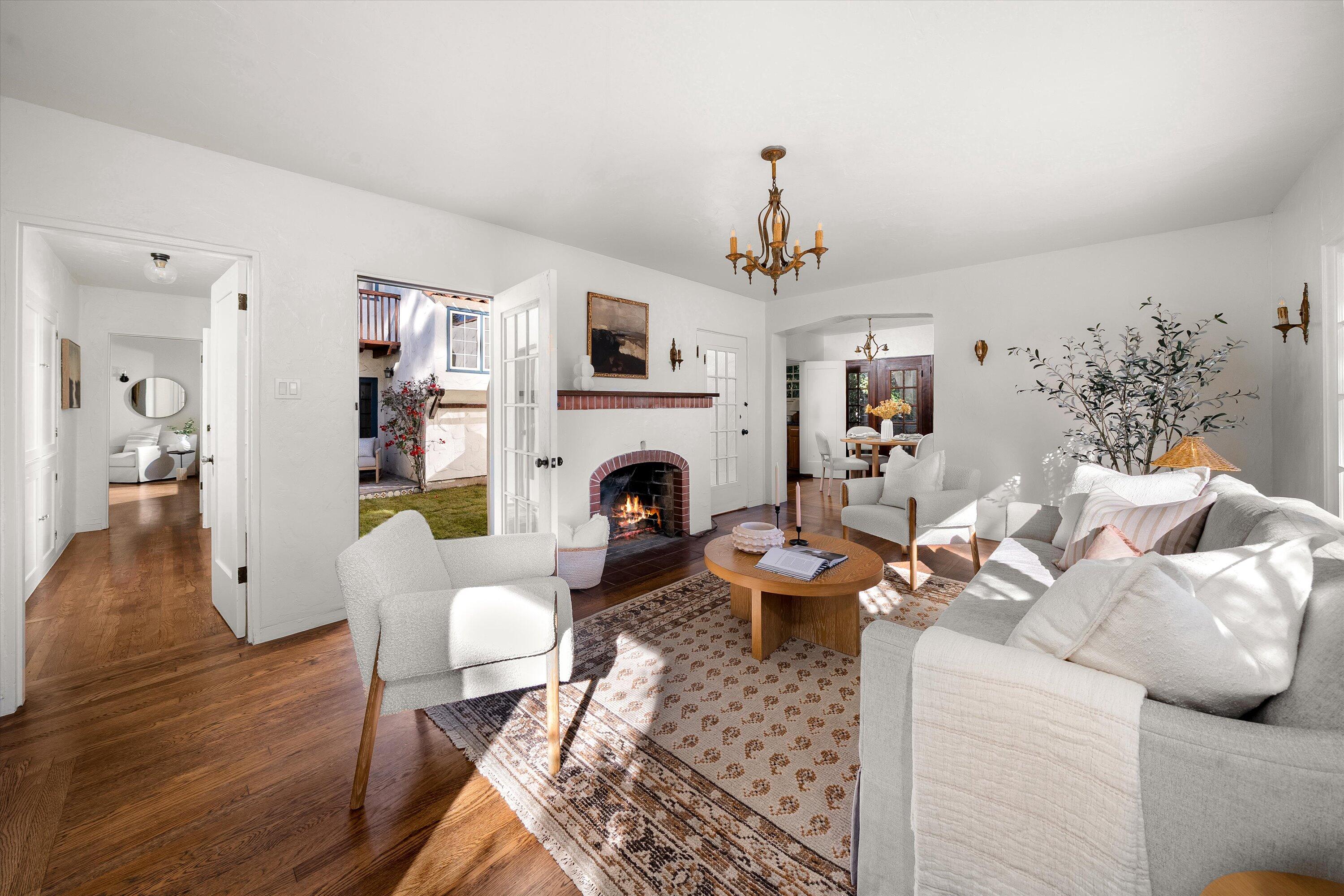 2922 Paseo Del Refugio