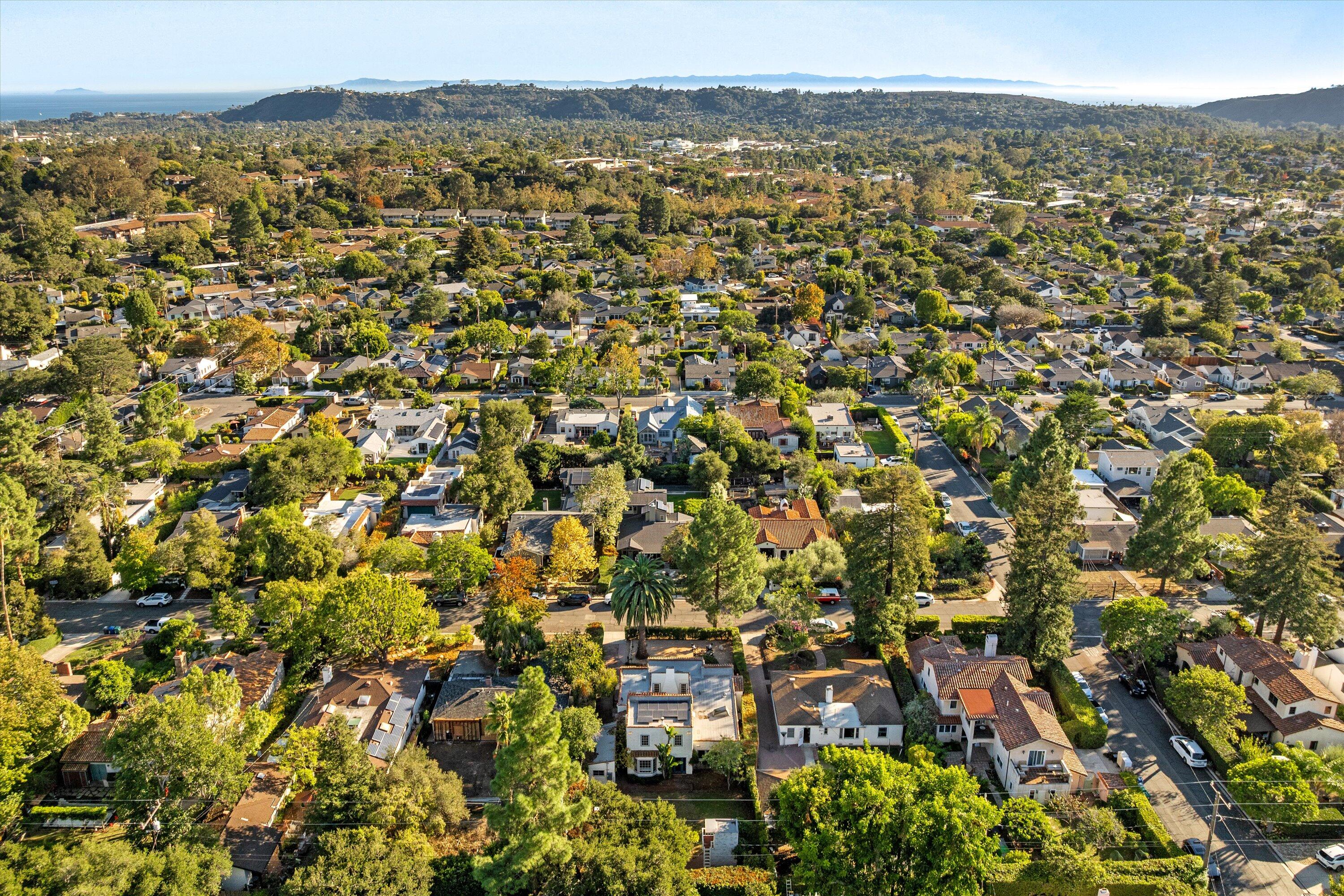 2922 Paseo Del Refugio