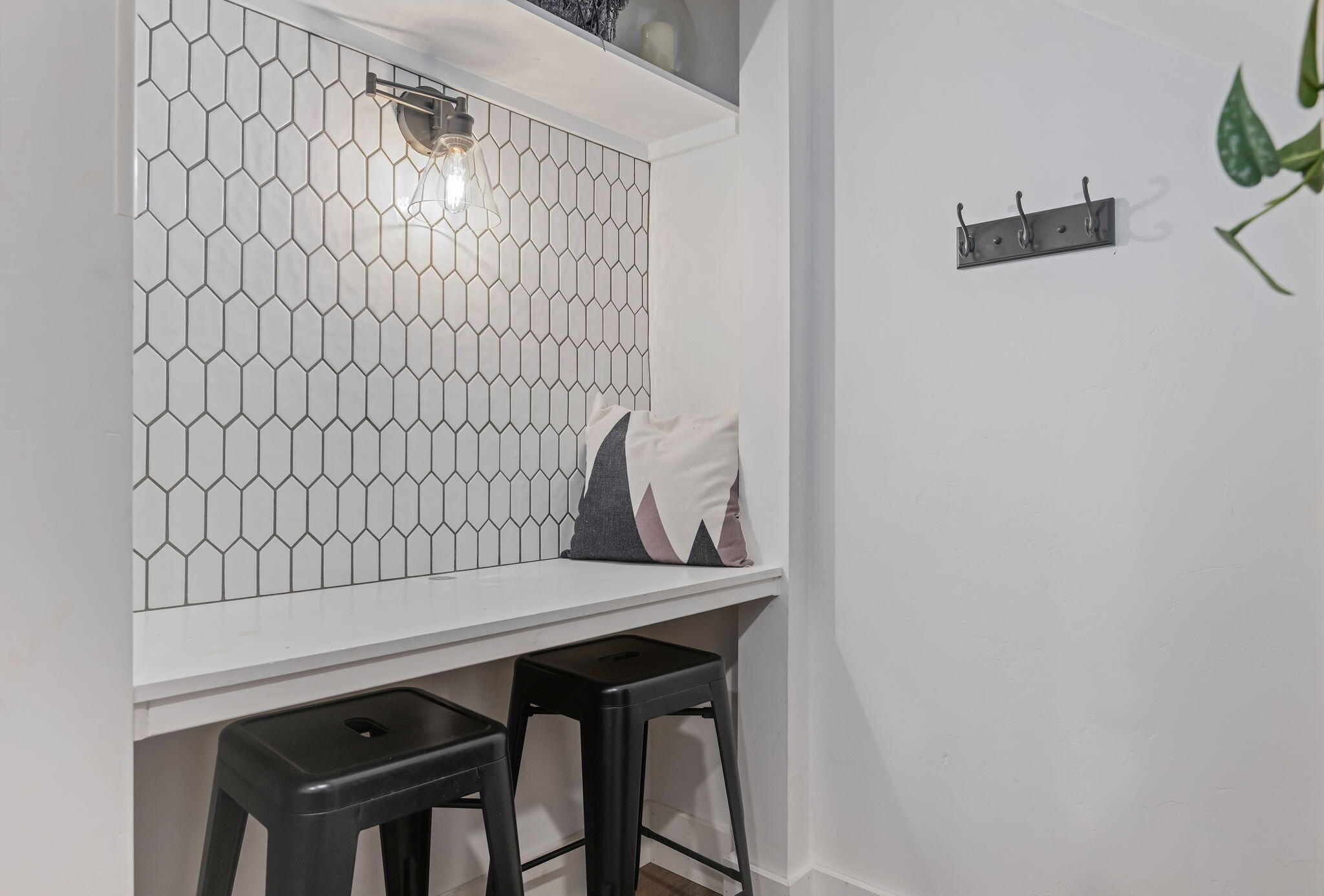 825 W Pedregosa Street Adu