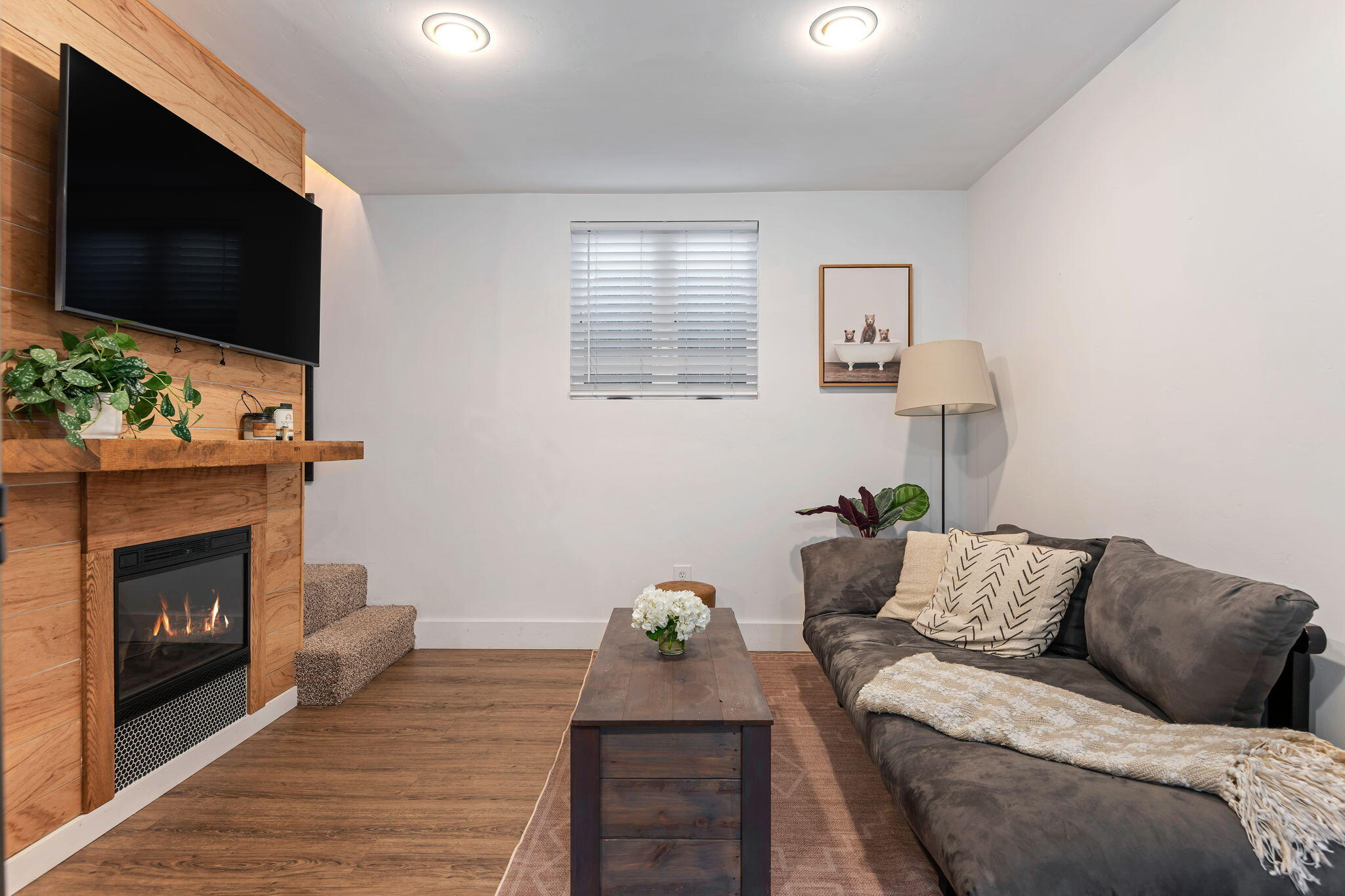 825 W Pedregosa Street Adu