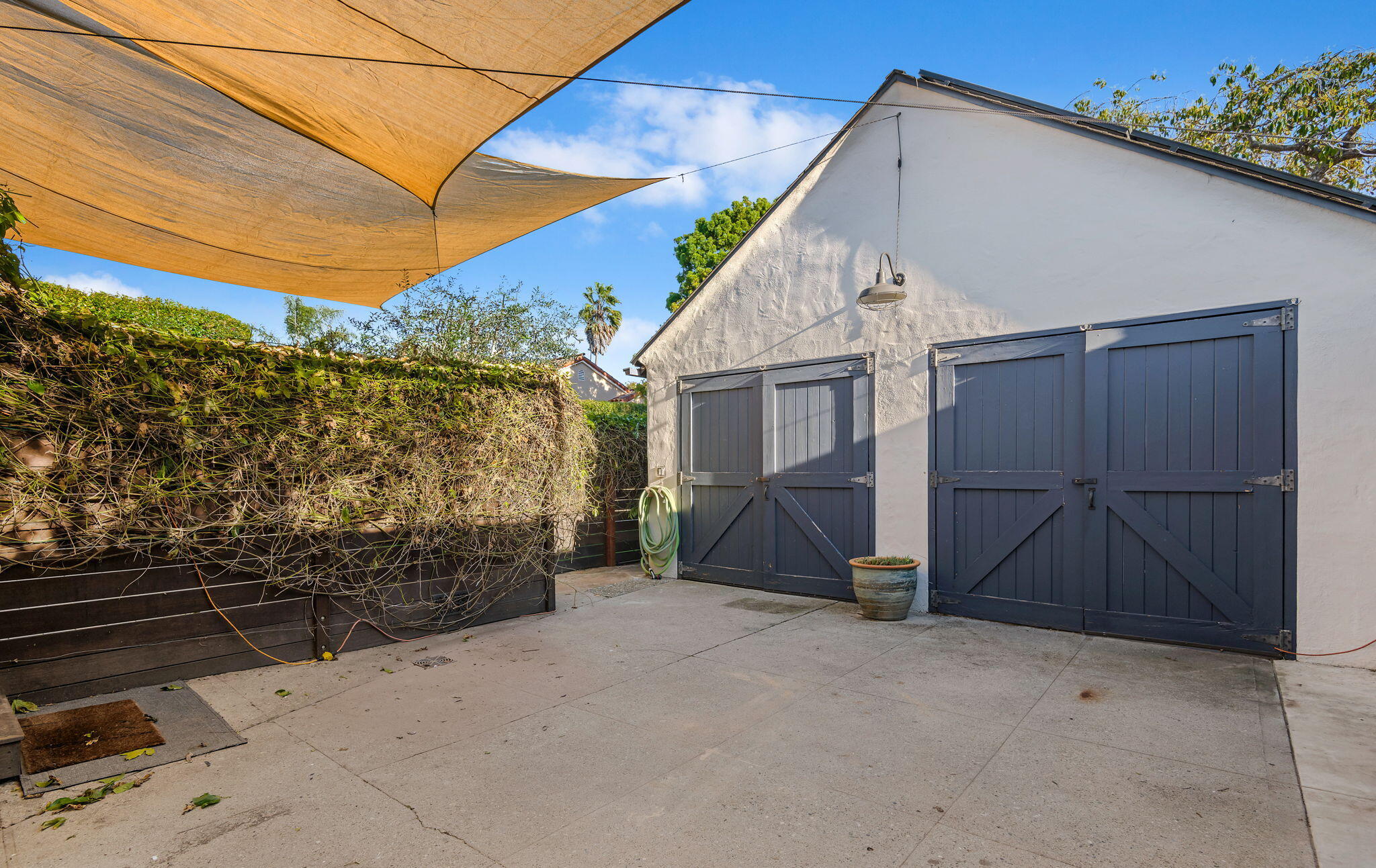 825 W Pedregosa Street Adu