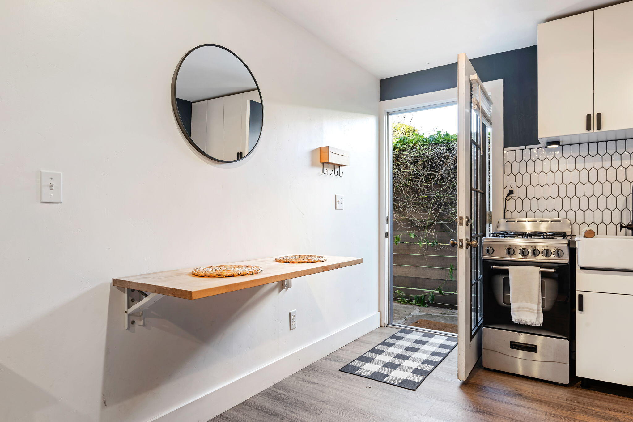 825 W Pedregosa Street Adu