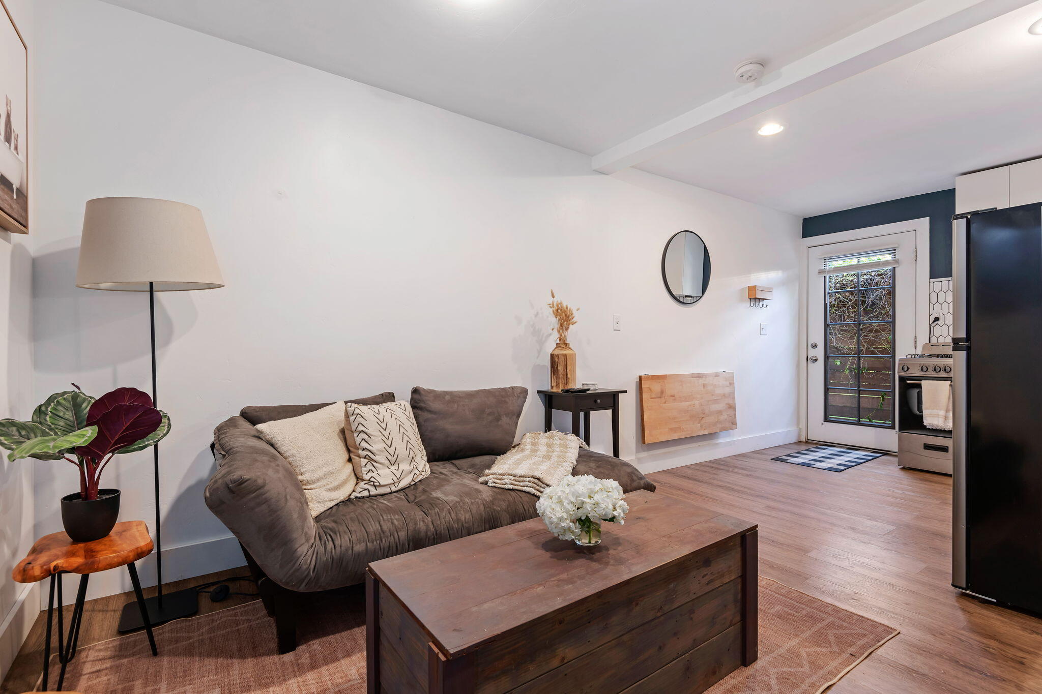 825 W Pedregosa Street Adu