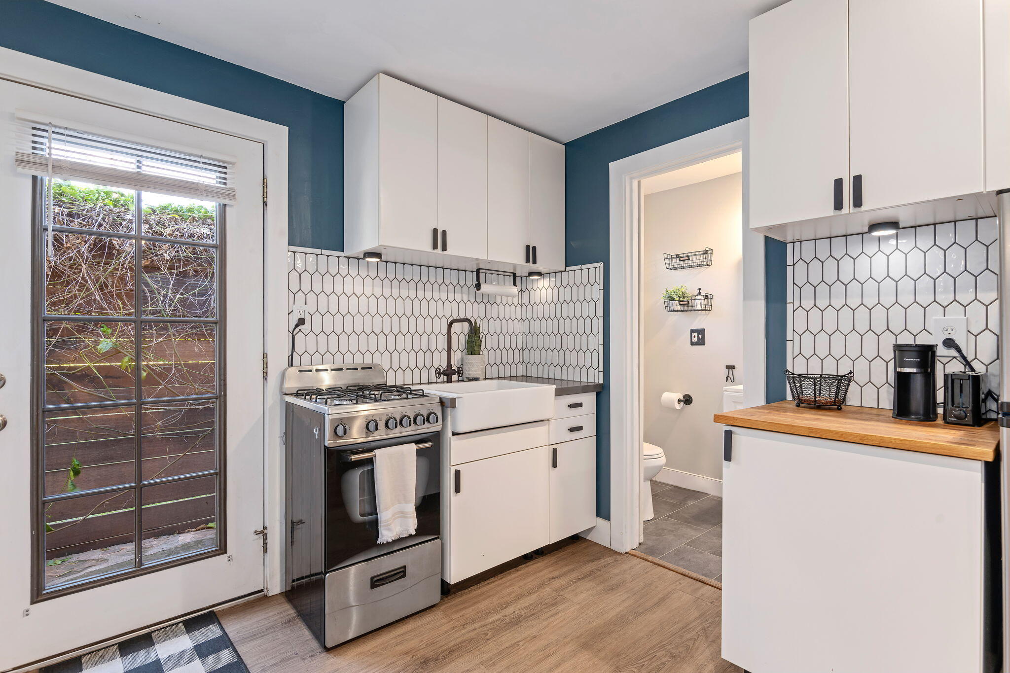 825 W Pedregosa Street Adu