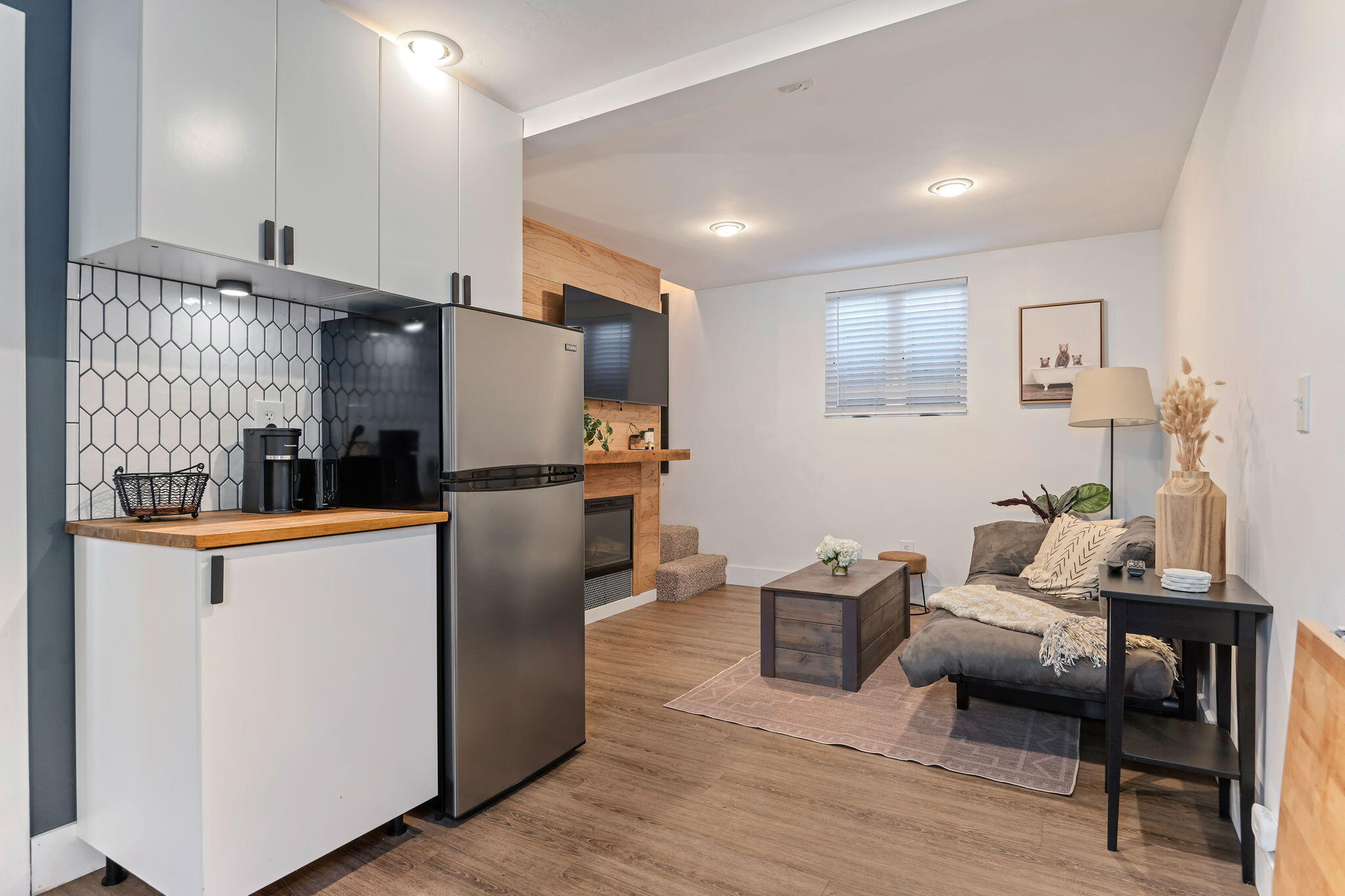 825 W Pedregosa Street Adu