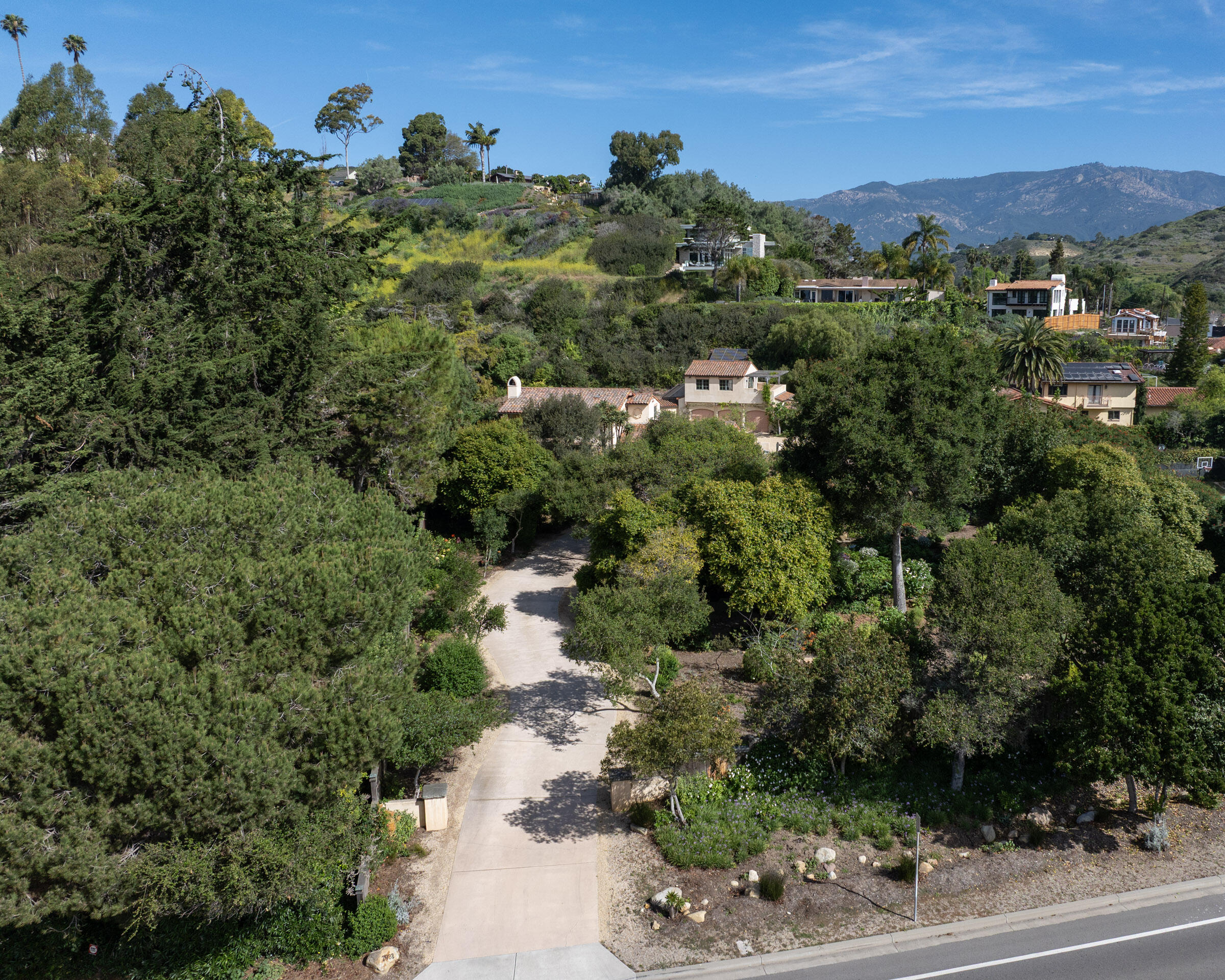 2932 Cliff Drive