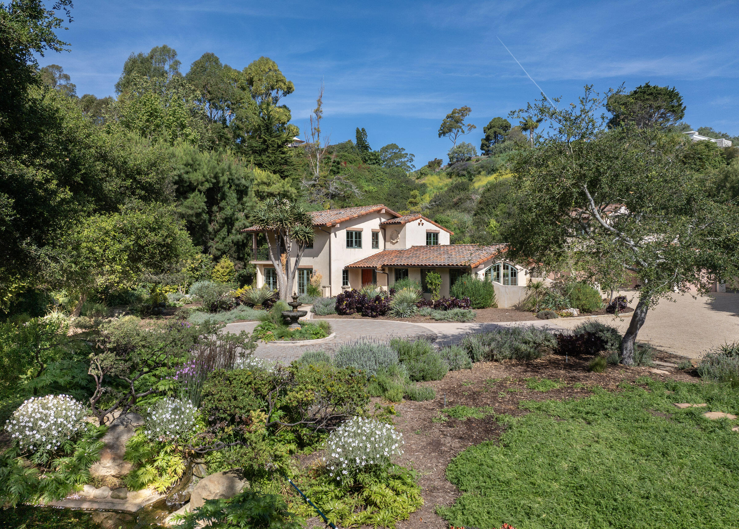 2932 Cliff Drive