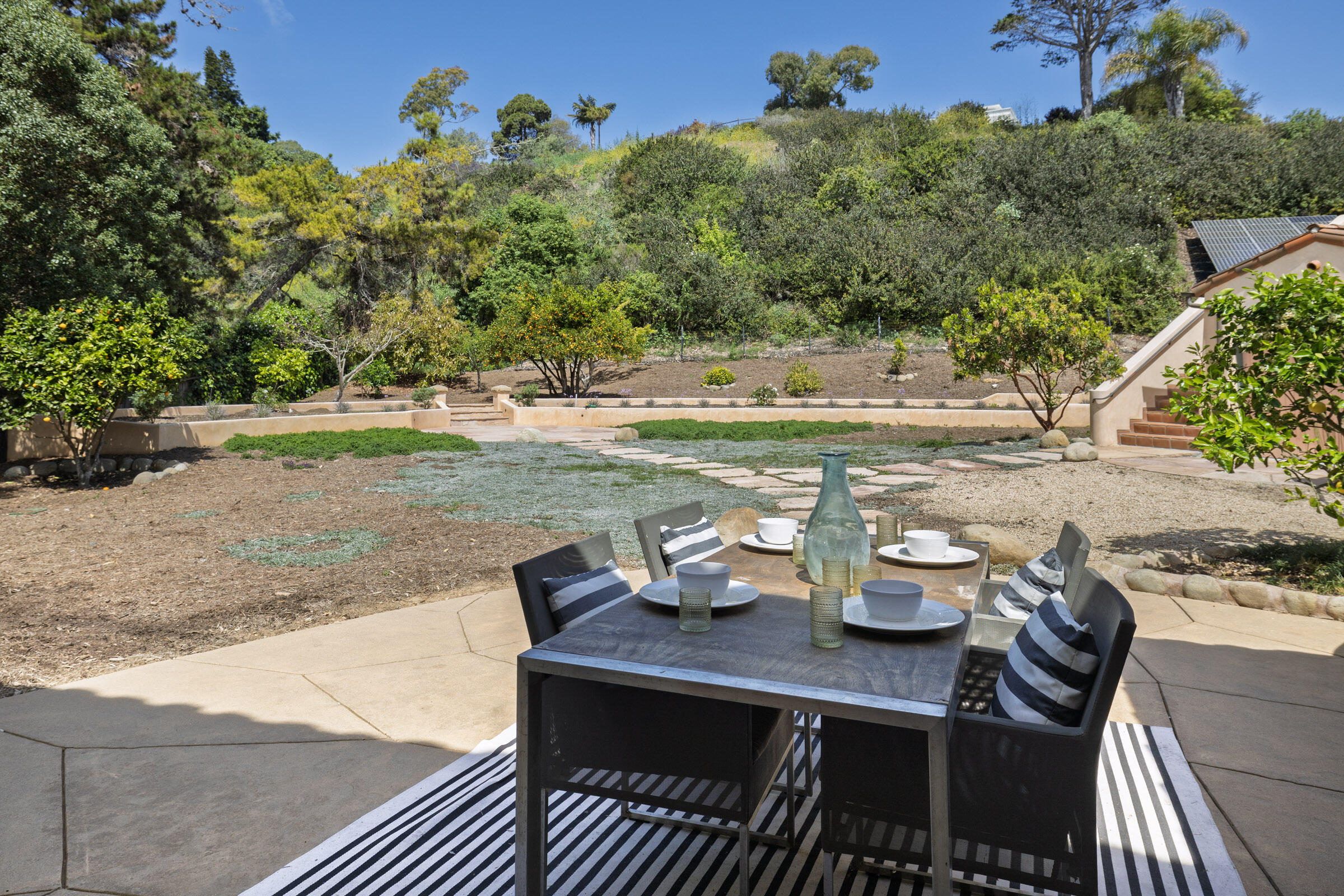 2932 Cliff Drive