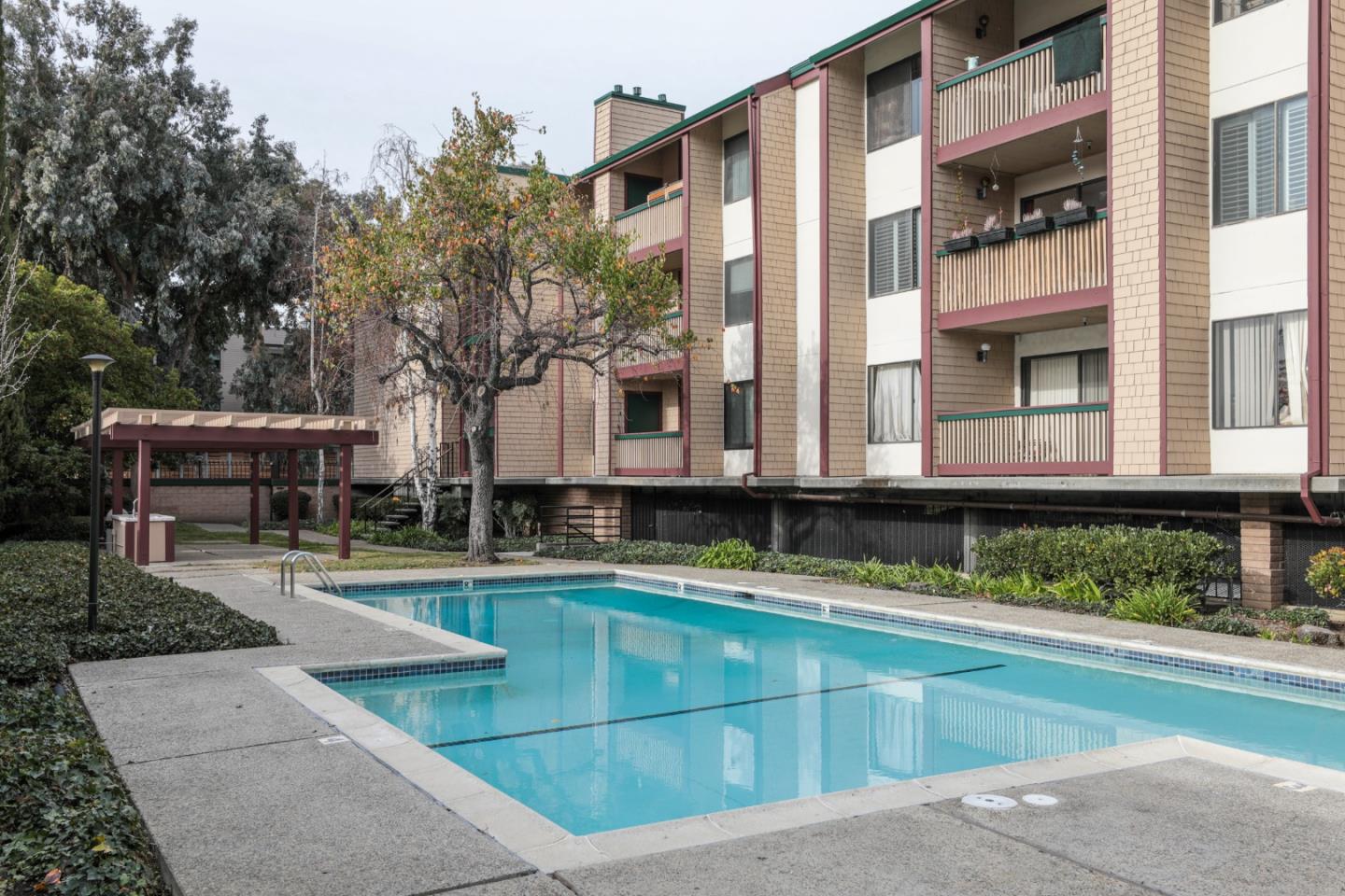 2111 Latham 321