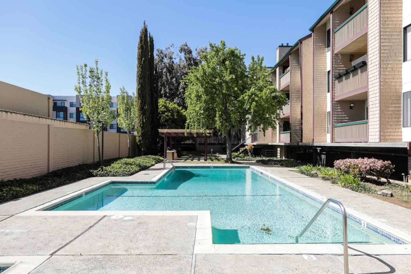 2111 Latham 321