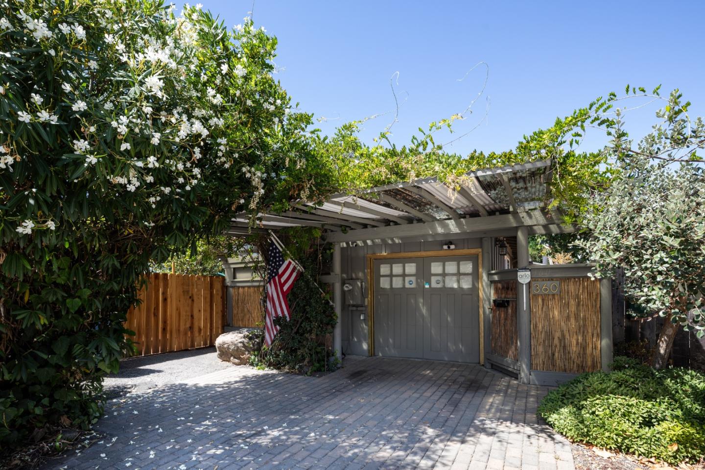 360 Fernando Avenue
