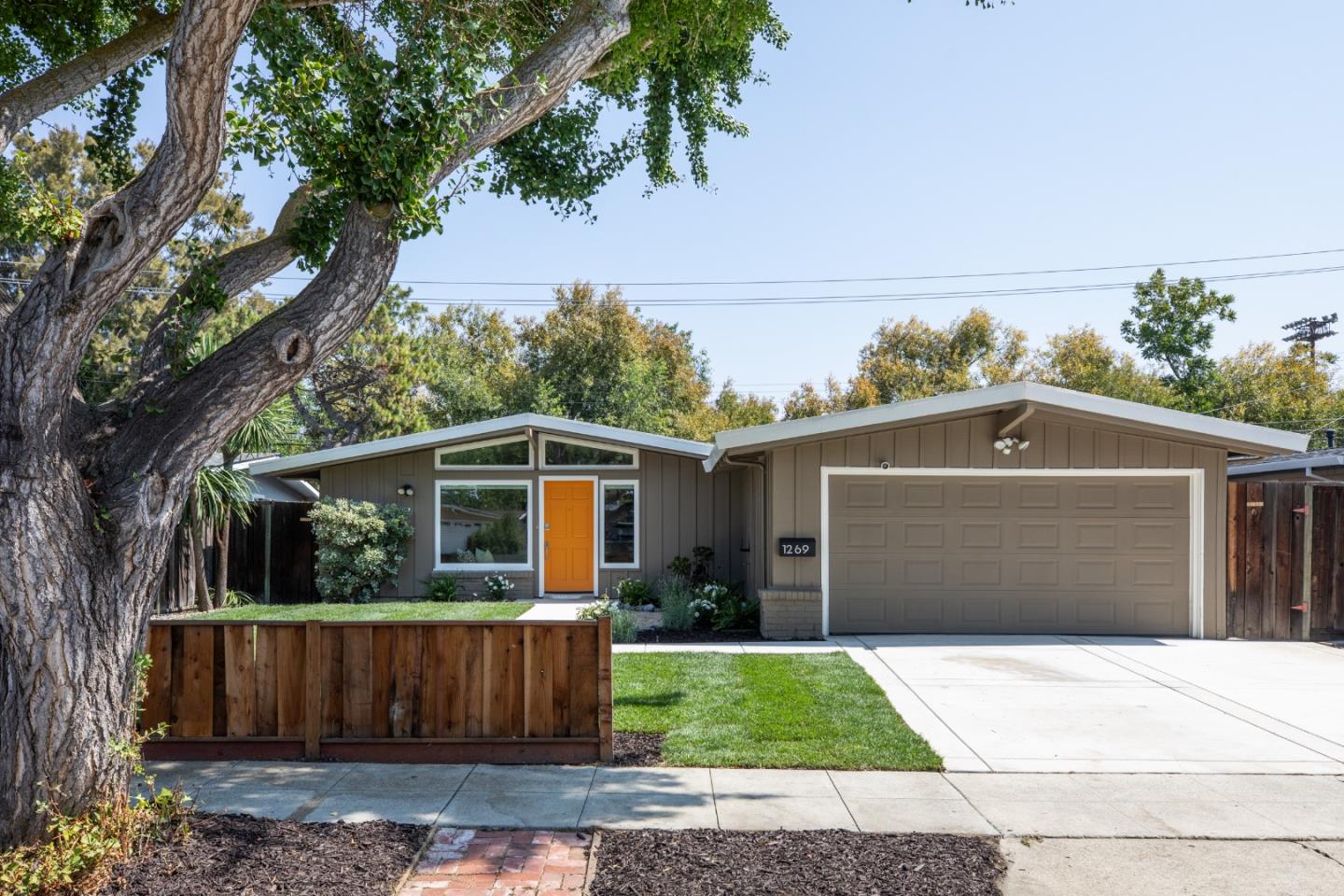 1269 Manzano Way