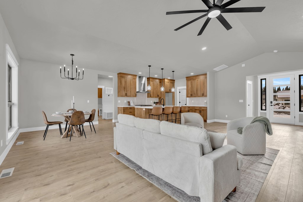 1107 Mo's Way, McCall