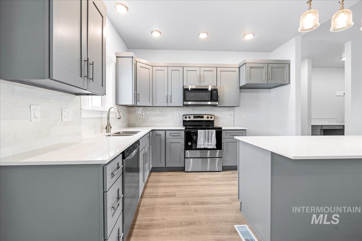 2128 Justine Ct