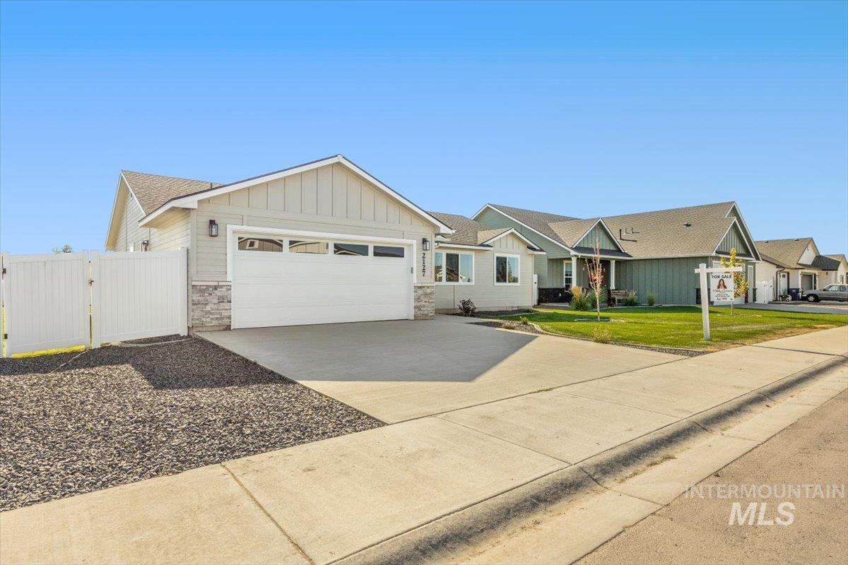 2127 Justine Ct