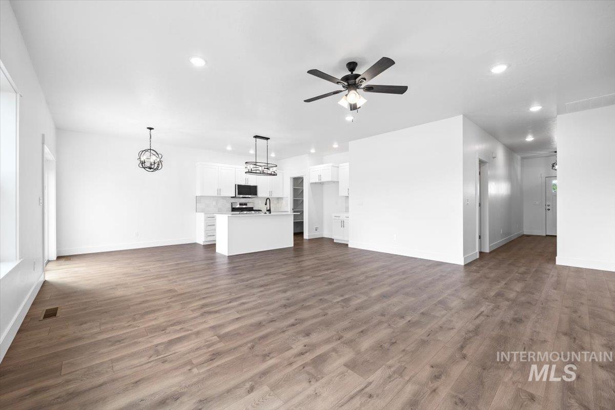 2127 Justine Ct