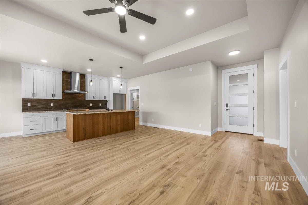 2121 Justine