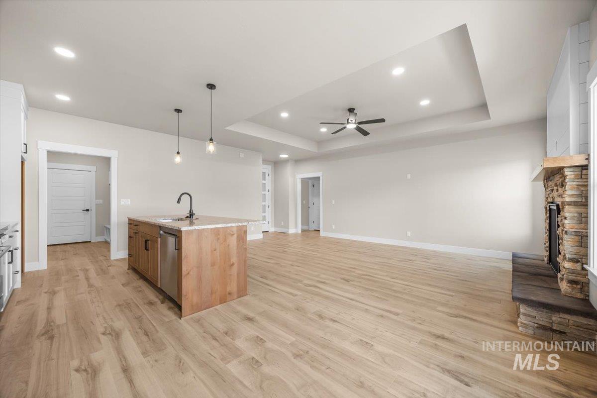 2121 Justine