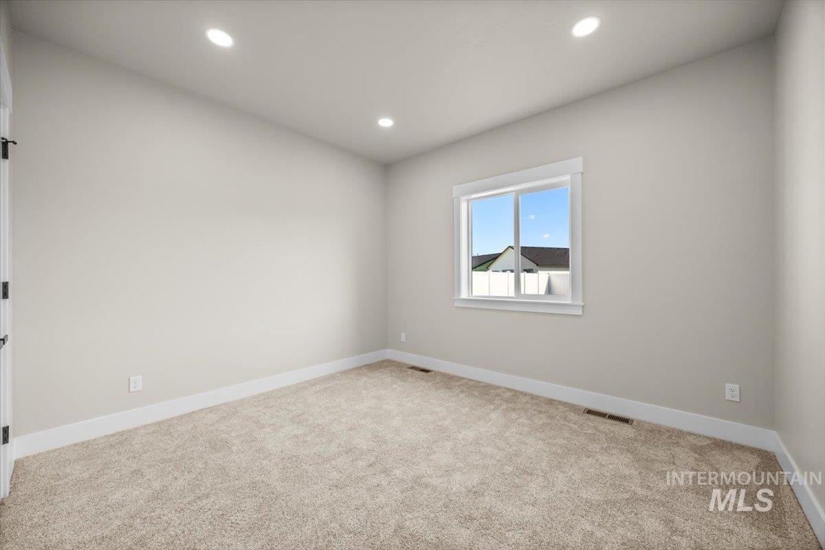 2121 Justine