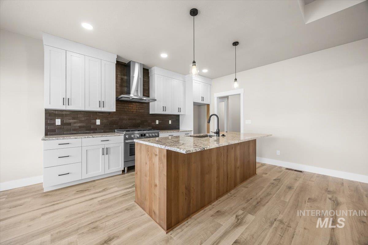 2121 Justine