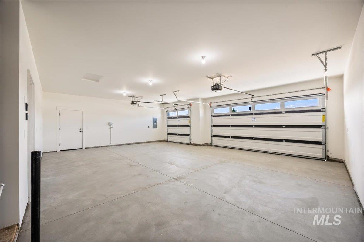 2121 Justine