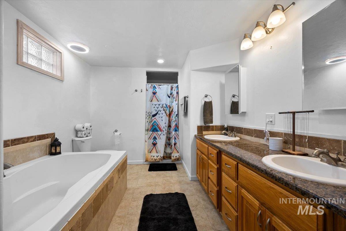 2815 Center