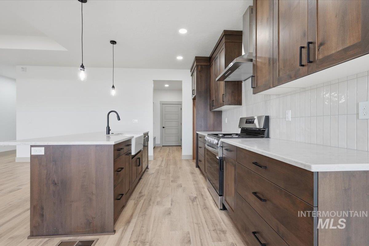2123 Justine