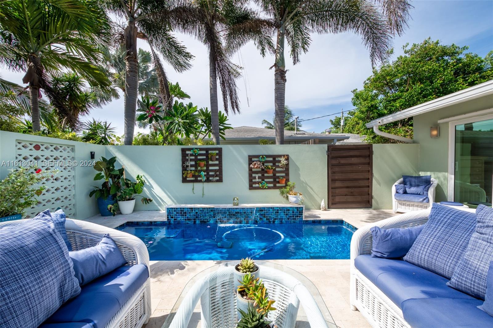 1629 N Palmway