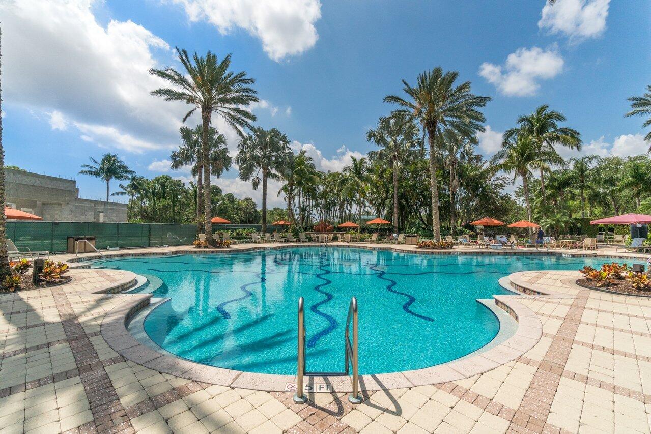 686 Hermitage Circle