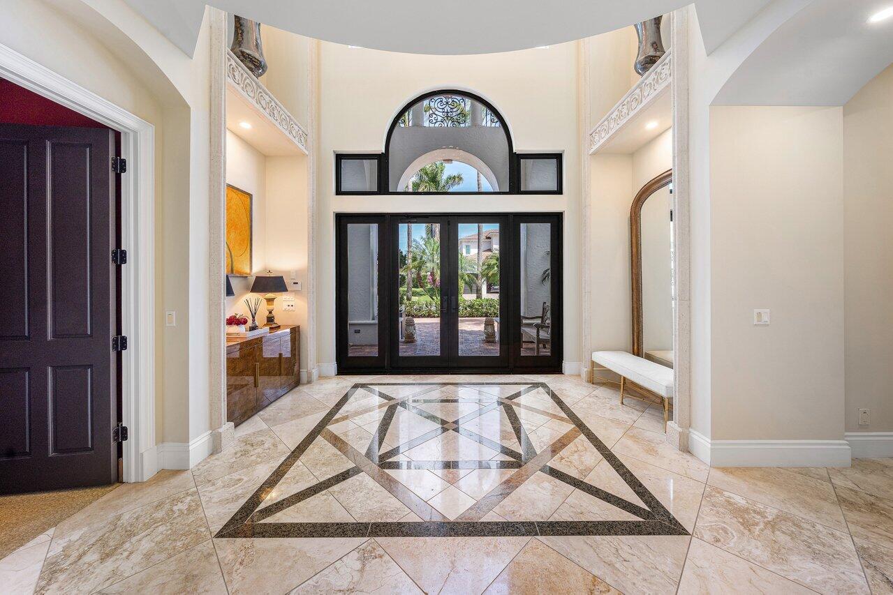 686 Hermitage Circle