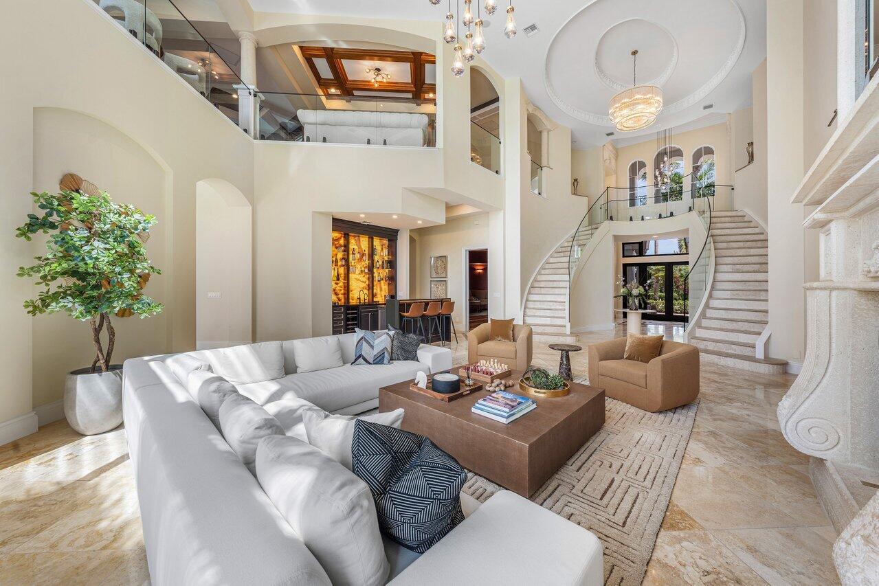 686 Hermitage Circle