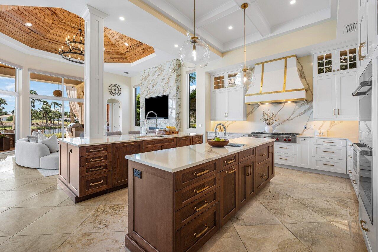 686 Hermitage Circle