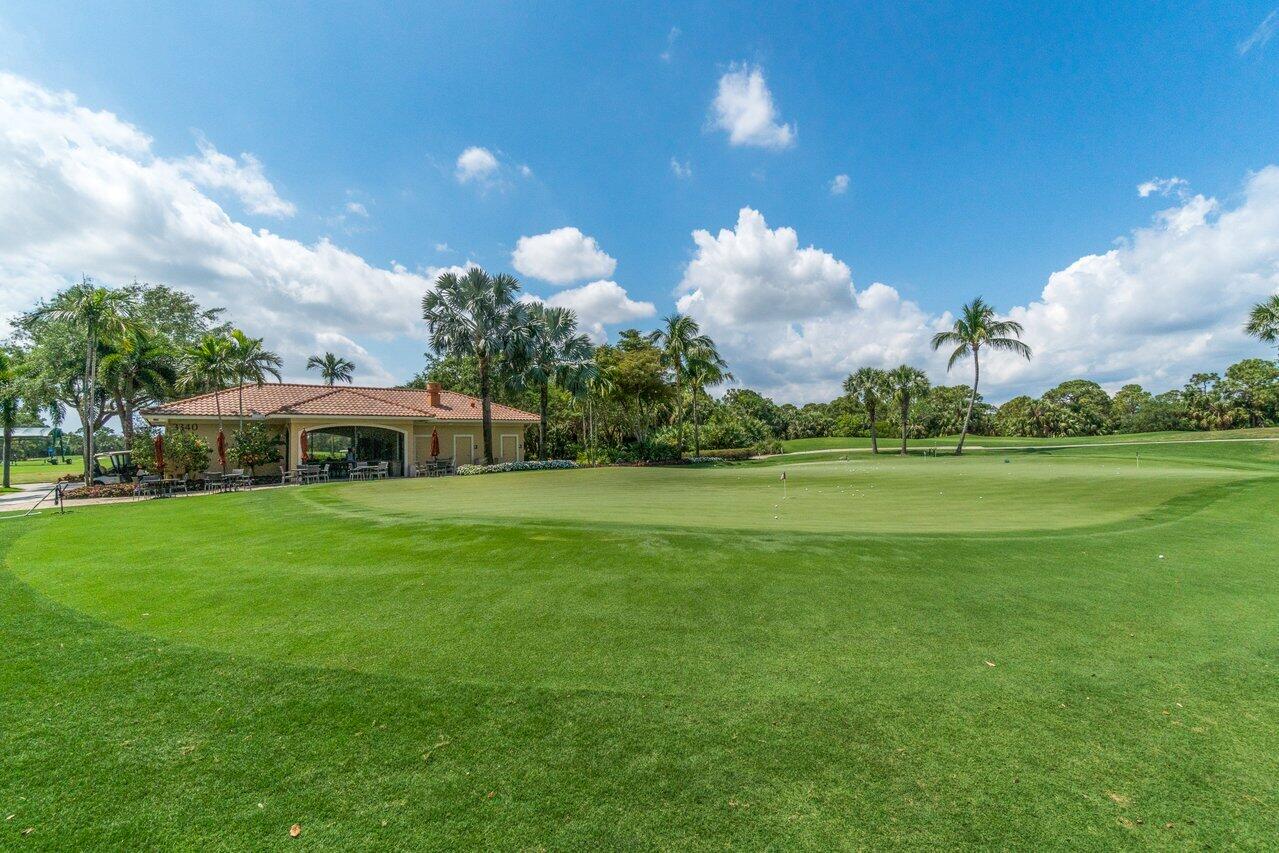 686 Hermitage Circle