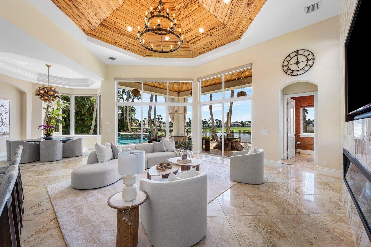 686 Hermitage Circle
