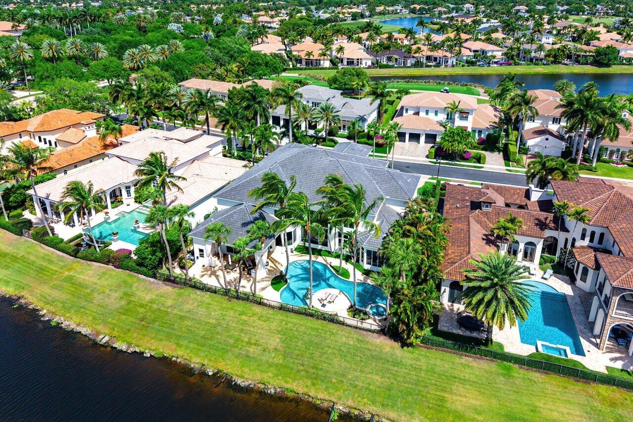 686 Hermitage Circle